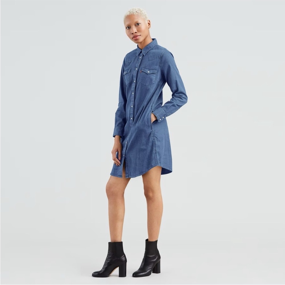 SOLD!!
Levi's Blue Jean Dress
Approx: top to bottom hem 39", P2P 21" waist 21.5"